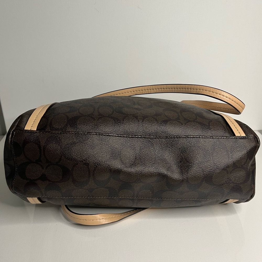 Coach Peyton Signature Pocket Tote - Picture 6 of 7
